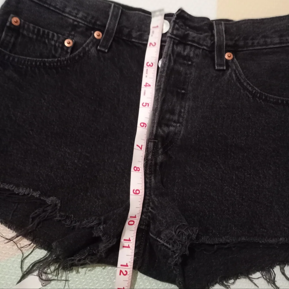 LEVI JEAN SHORT SIZE Unknown - Picture 6 of 16